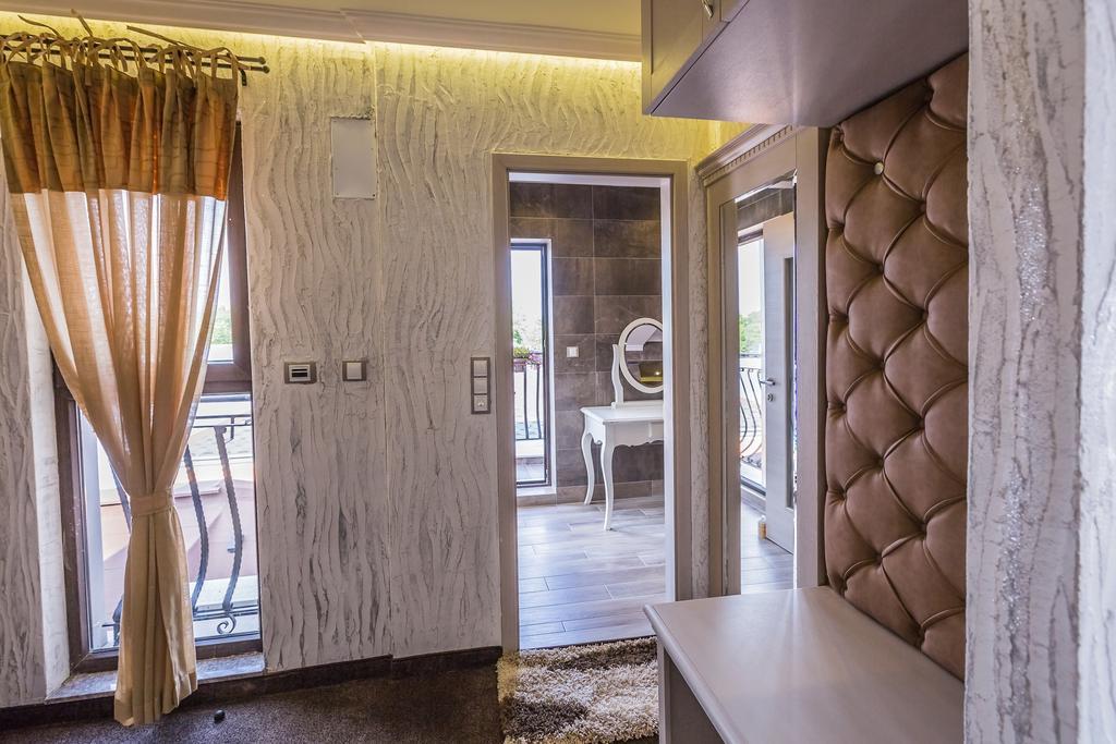 8 1/2 Art Guest House Plovdiv Rum bild