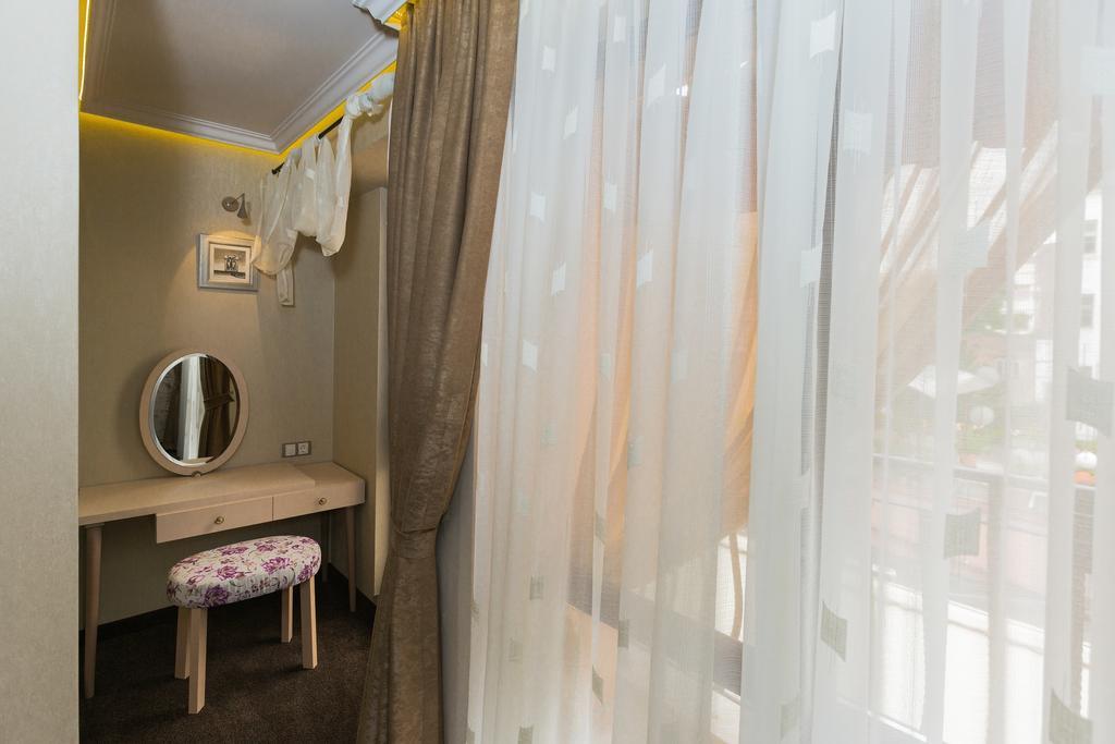 8 1/2 Art Guest House Plovdiv Rum bild