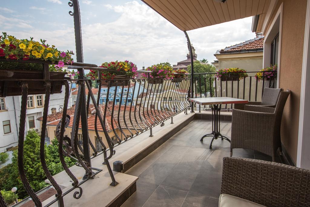 8 1/2 Art Guest House Plovdiv Rum bild