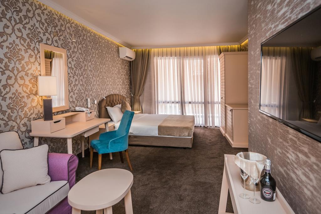 8 1/2 Art Guest House Plovdiv Rum bild