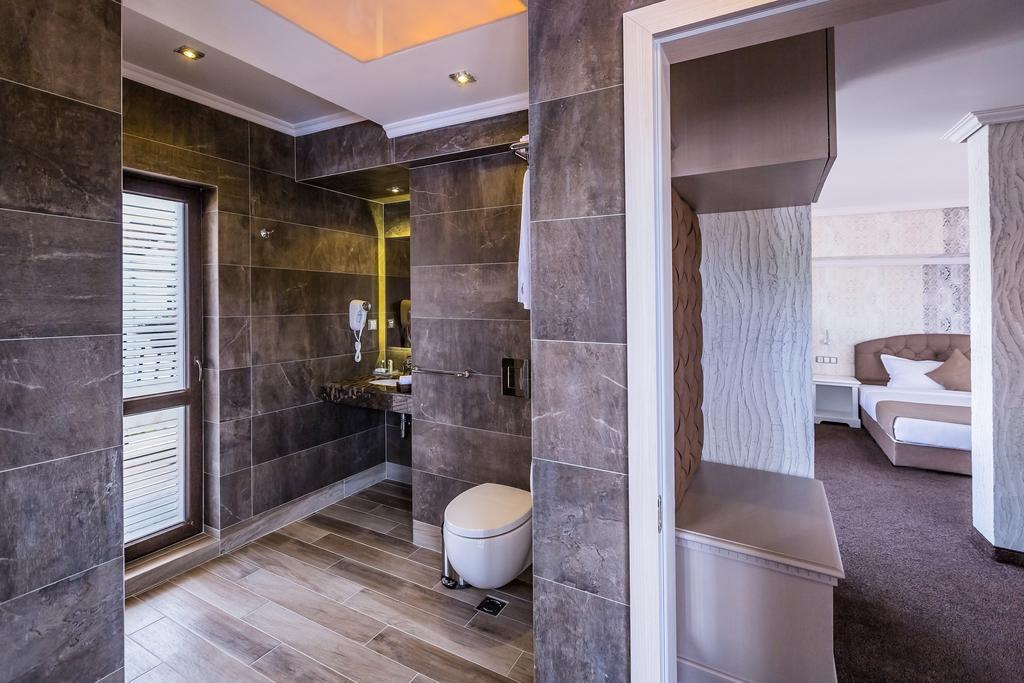 8 1/2 Art Guest House Plovdiv Rum bild