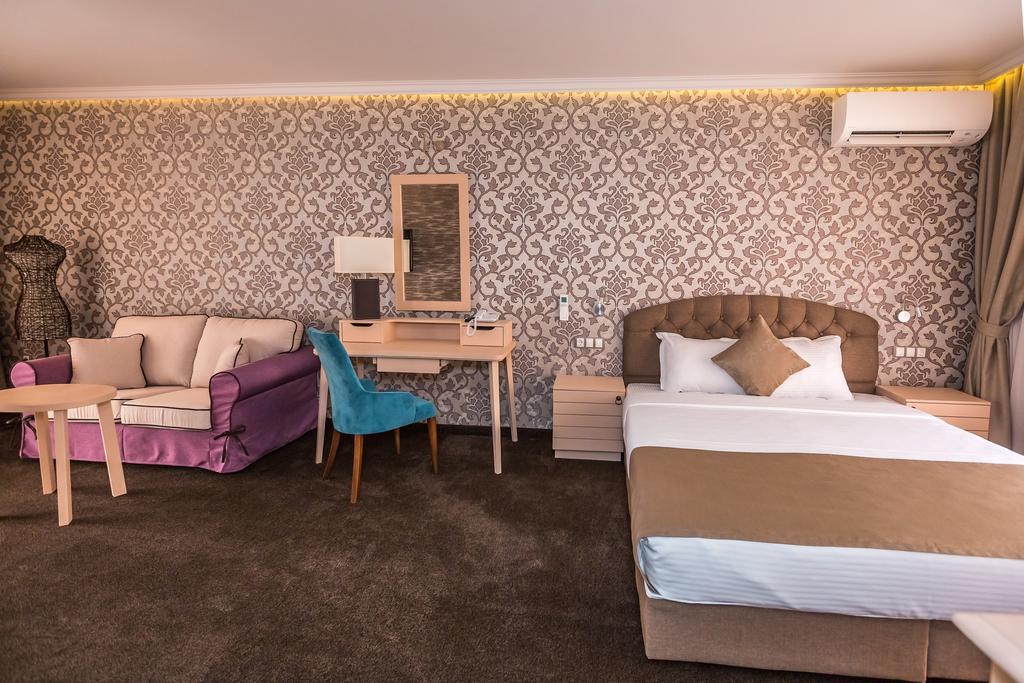 8 1/2 Art Guest House Plovdiv Rum bild
