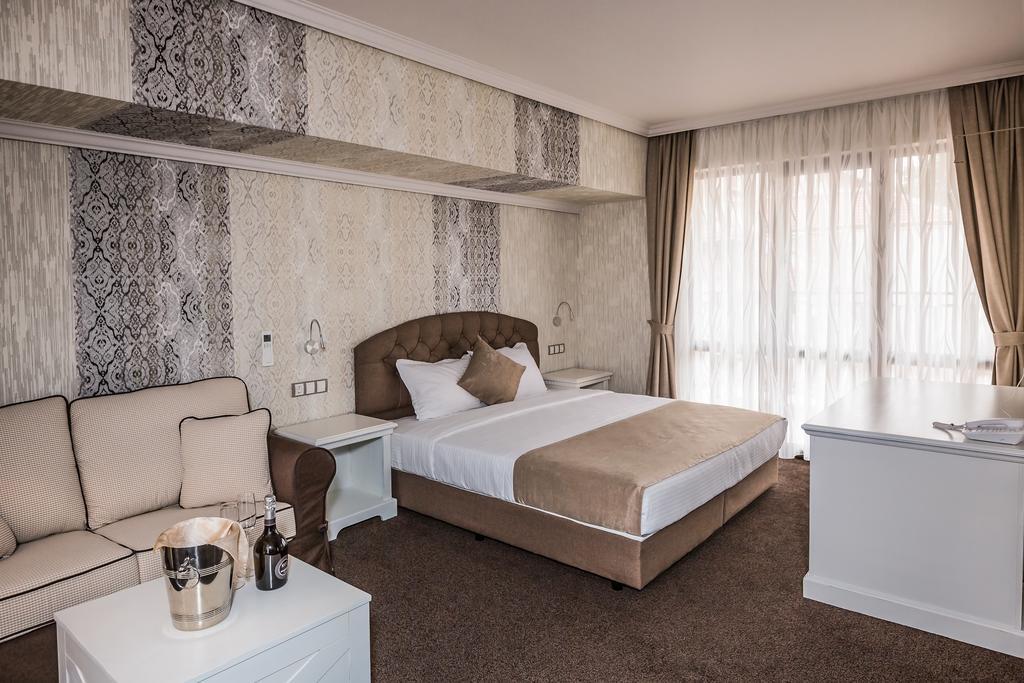 8 1/2 Art Guest House Plovdiv Rum bild