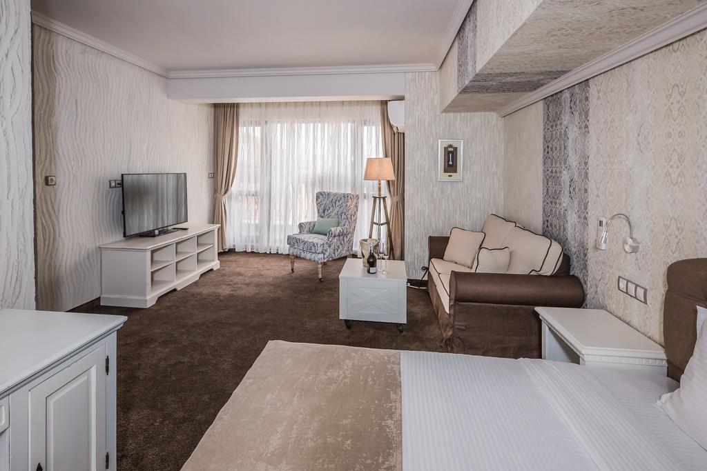 8 1/2 Art Guest House Plovdiv Rum bild