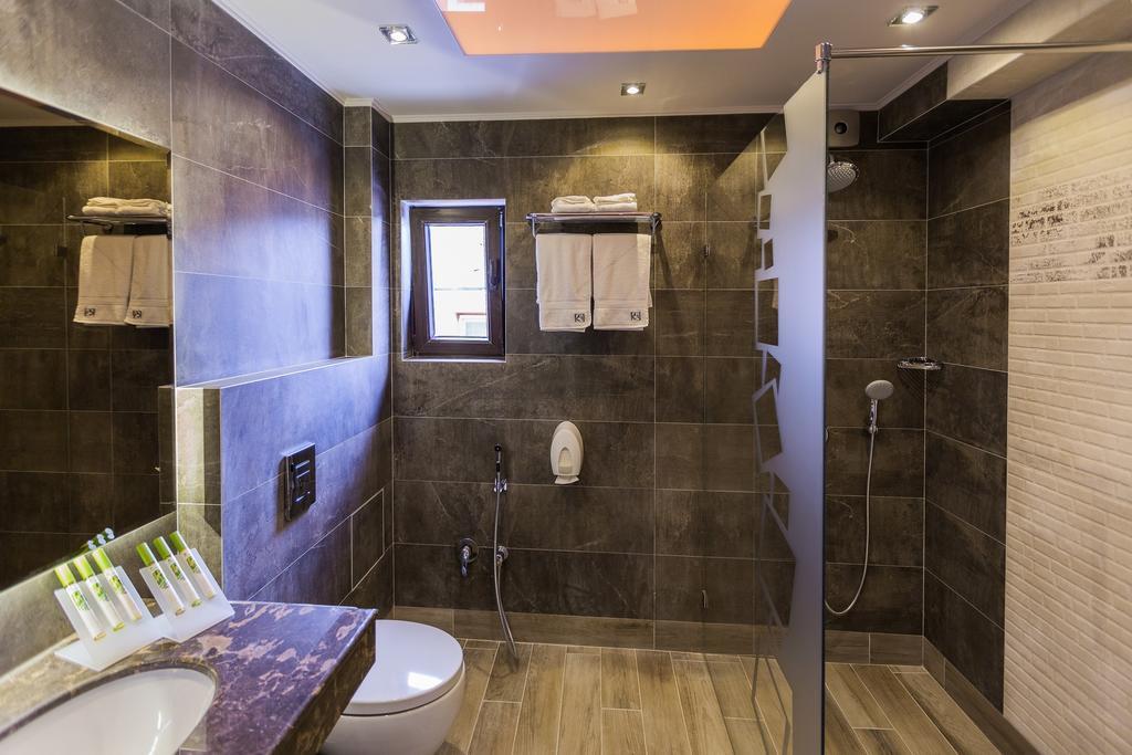 8 1/2 Art Guest House Plovdiv Rum bild
